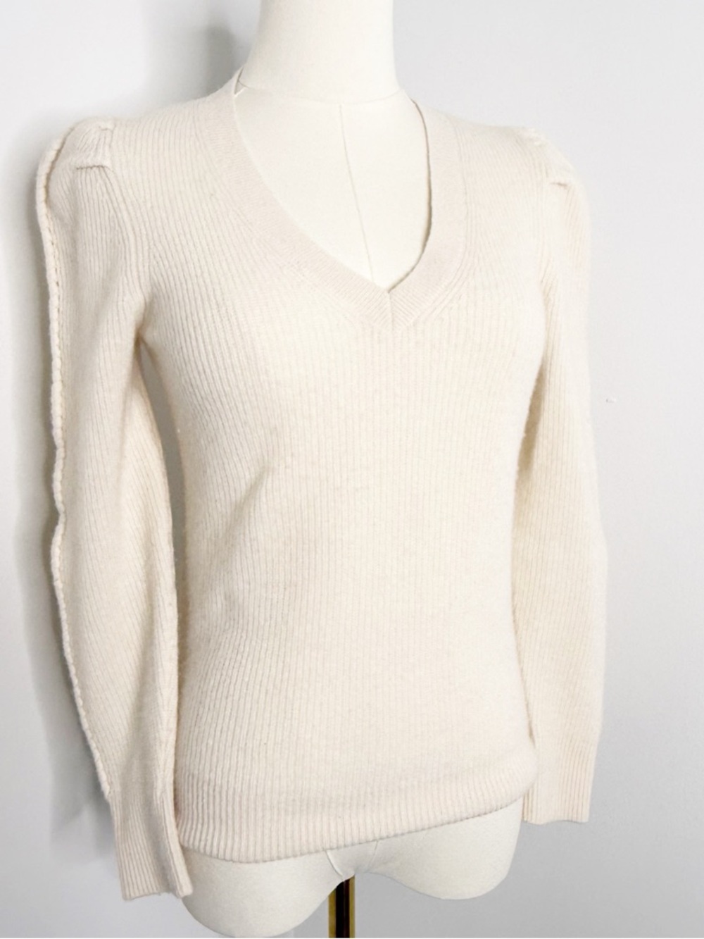 Garnet Hill 100% Cashmere Sweater XS Cream V-Neck Ribbed Knit Soft Luxury